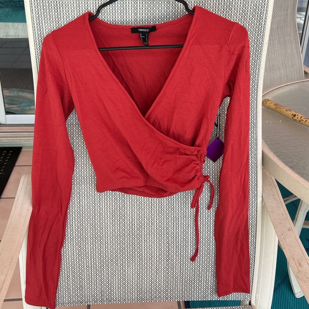 Forever 21 size small long sleeve shirt !